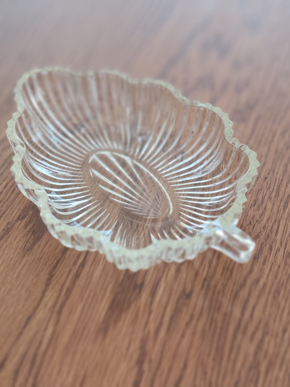 Vintage - Clear Leaf-Shaped Glass Dish